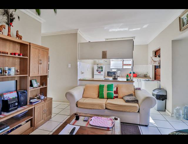 2 BEDROOM TOWNHOUSE RENTED IN LORRAINE